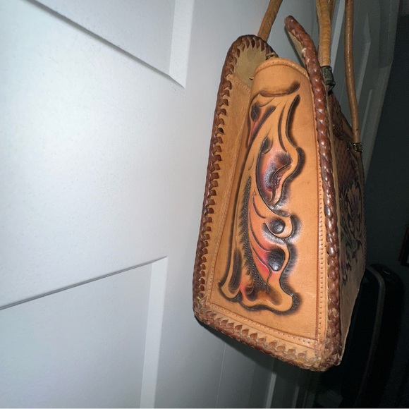 Vintage Tooled Brown Leather Shoulder Bag with Bird Design - Picture 5 of 11